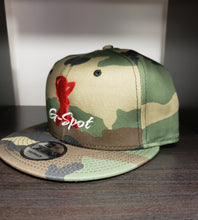 Load image into Gallery viewer, Camo Red/White Snap Back